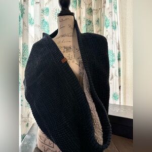 Bickley Mitchell Thick wool blend Scarf